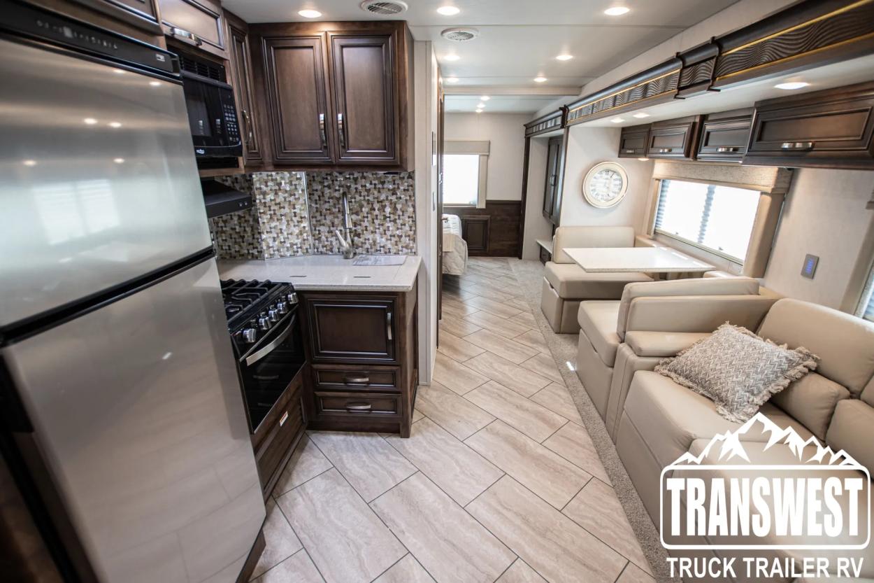 2024 Newmar Bay Star Sport 2720 | Photo 2 of 23