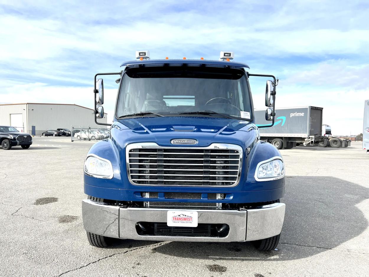 2016 Freightliner M2 106 Business Class | Photo 26 of 27