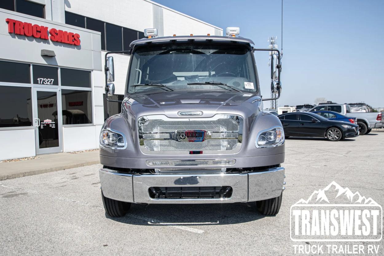 2023 Freightliner M2 106 Laredo | Photo 8 of 22