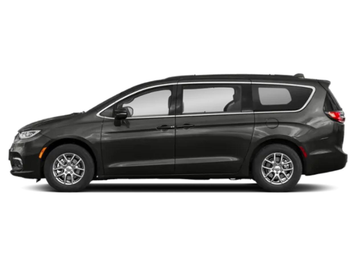 2022 Chrysler Pacifica | Photo 2 of 12