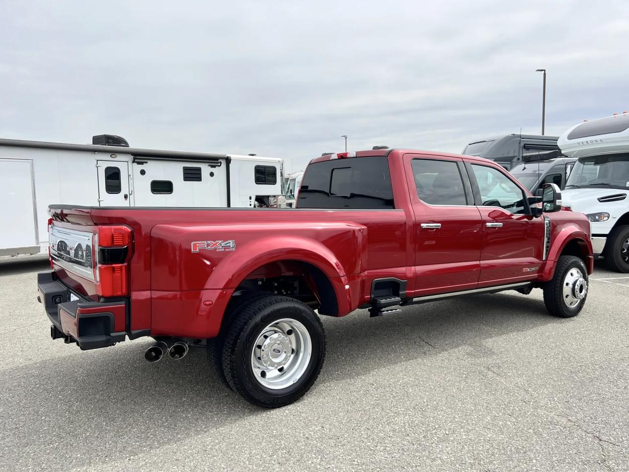 2024 Ford F-450 Platinum | Photo 14 of 22