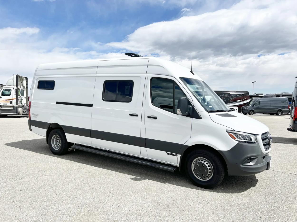 2023 Winnebago Adventure Wagon 70 SE 