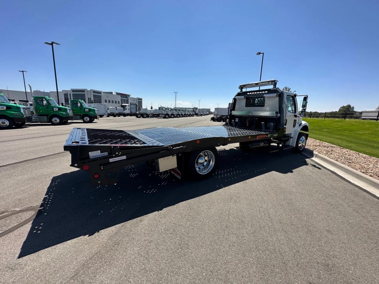 2024 Freightliner M2 106 | Photo 6 of 13