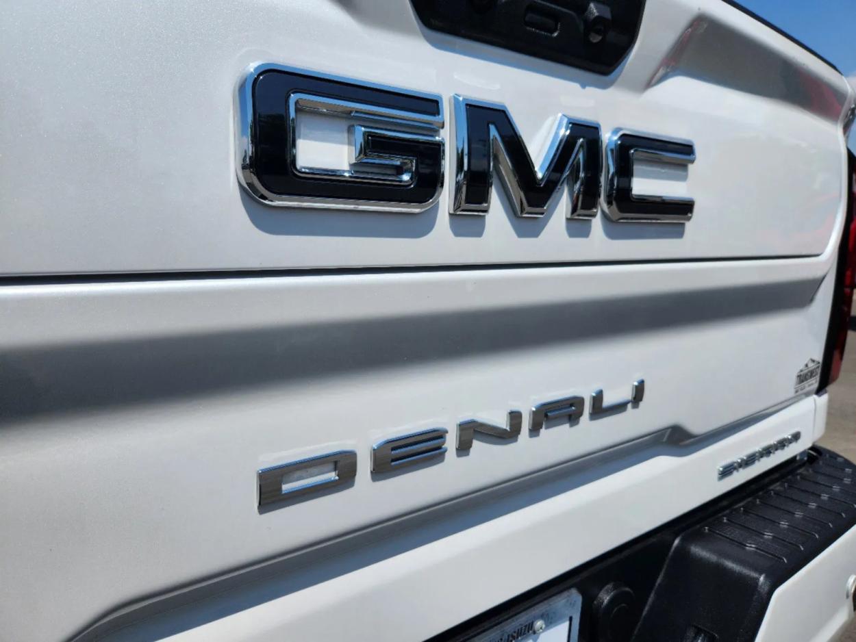 2024 GMC Sierra 2500HD Denali Ultimate | Photo 13 of 30