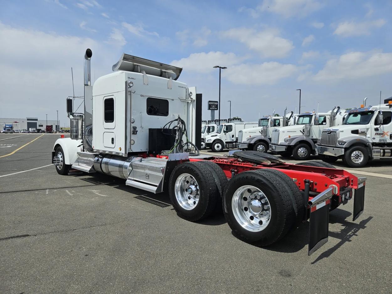 2020 Kenworth W900 | Photo 7 of 15