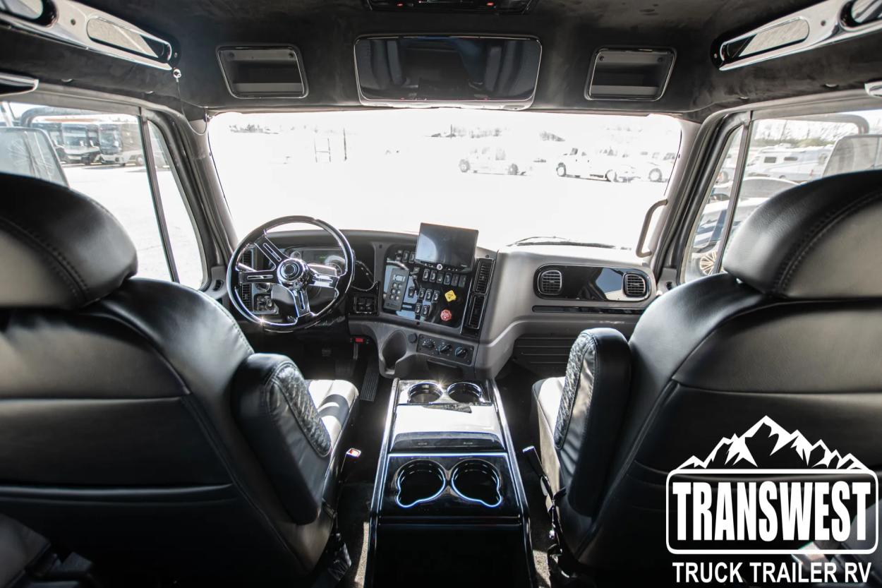 2023 Freightliner M2 106 Laredo | Photo 19 of 22