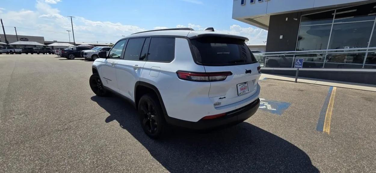 2023 Jeep Grand Cherokee L | Photo 6 of 33