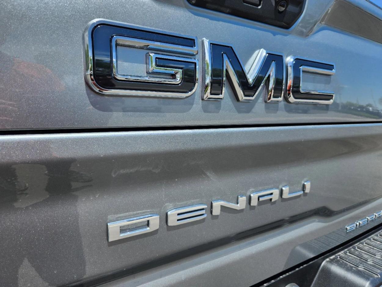 2024 GMC Sierra 2500HD Denali Ultimate | Photo 12 of 25