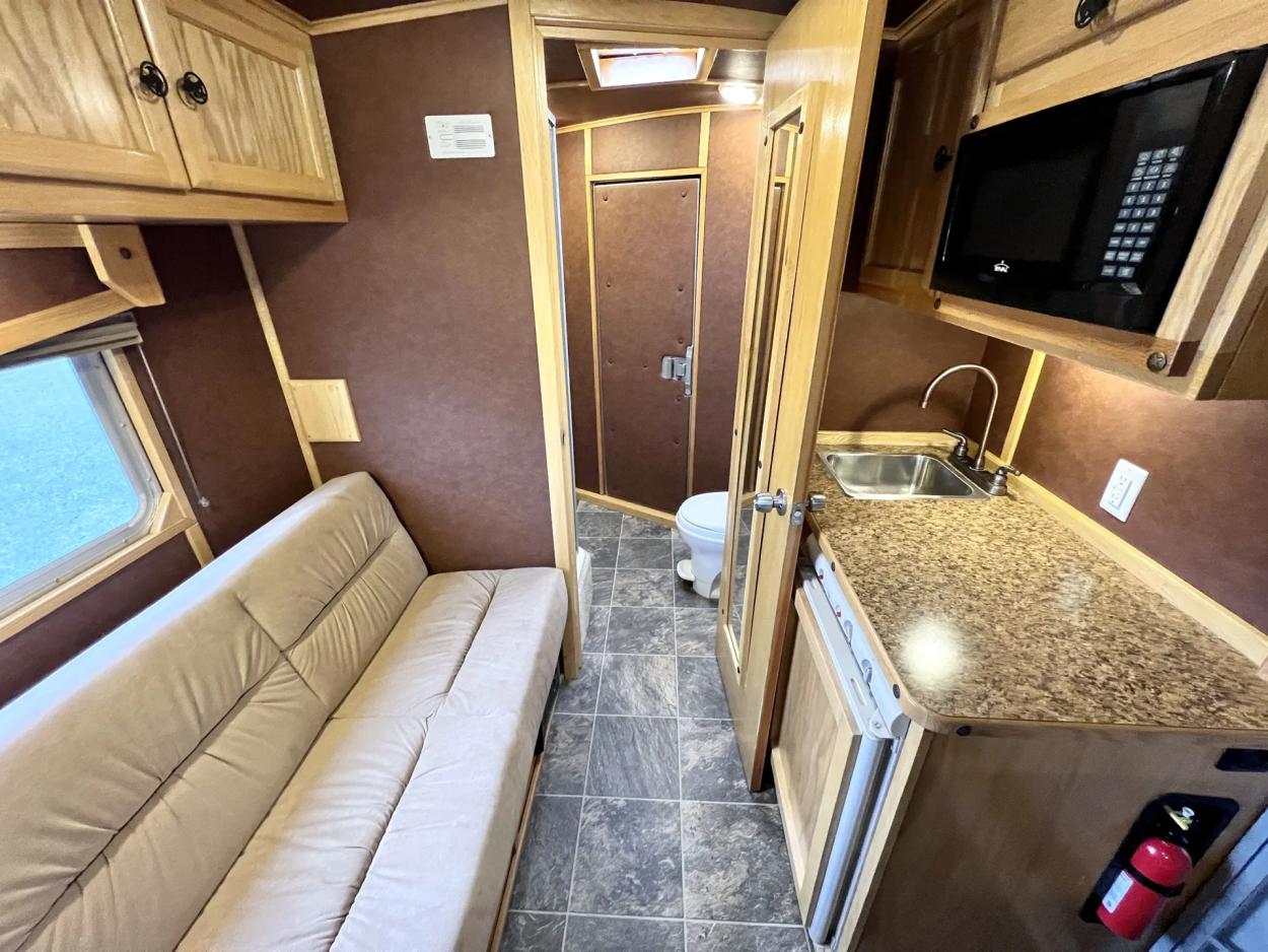 2014 Platinum Coach 4HGNLQ | Photo 15 of 23