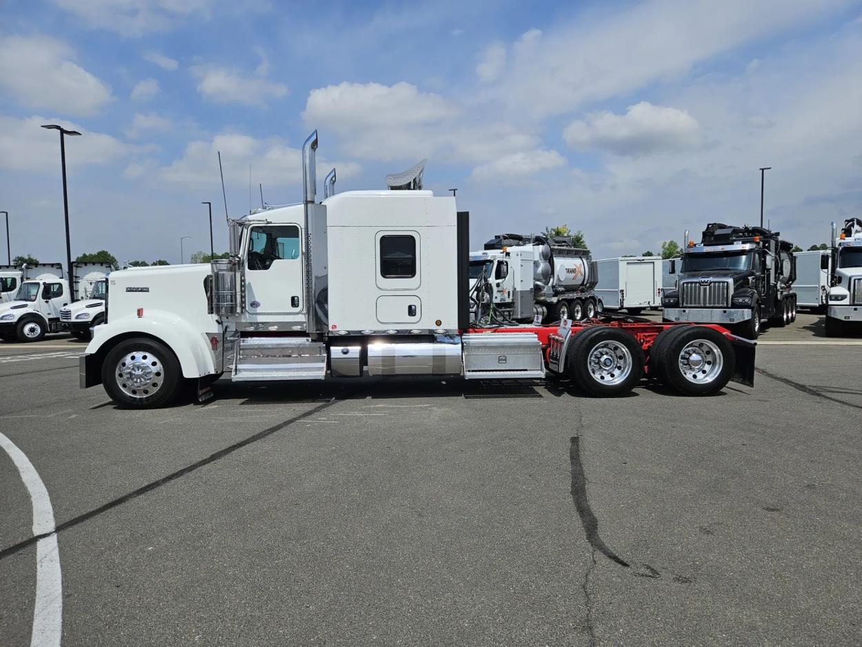 2020 Kenworth W900 | Photo 8 of 15