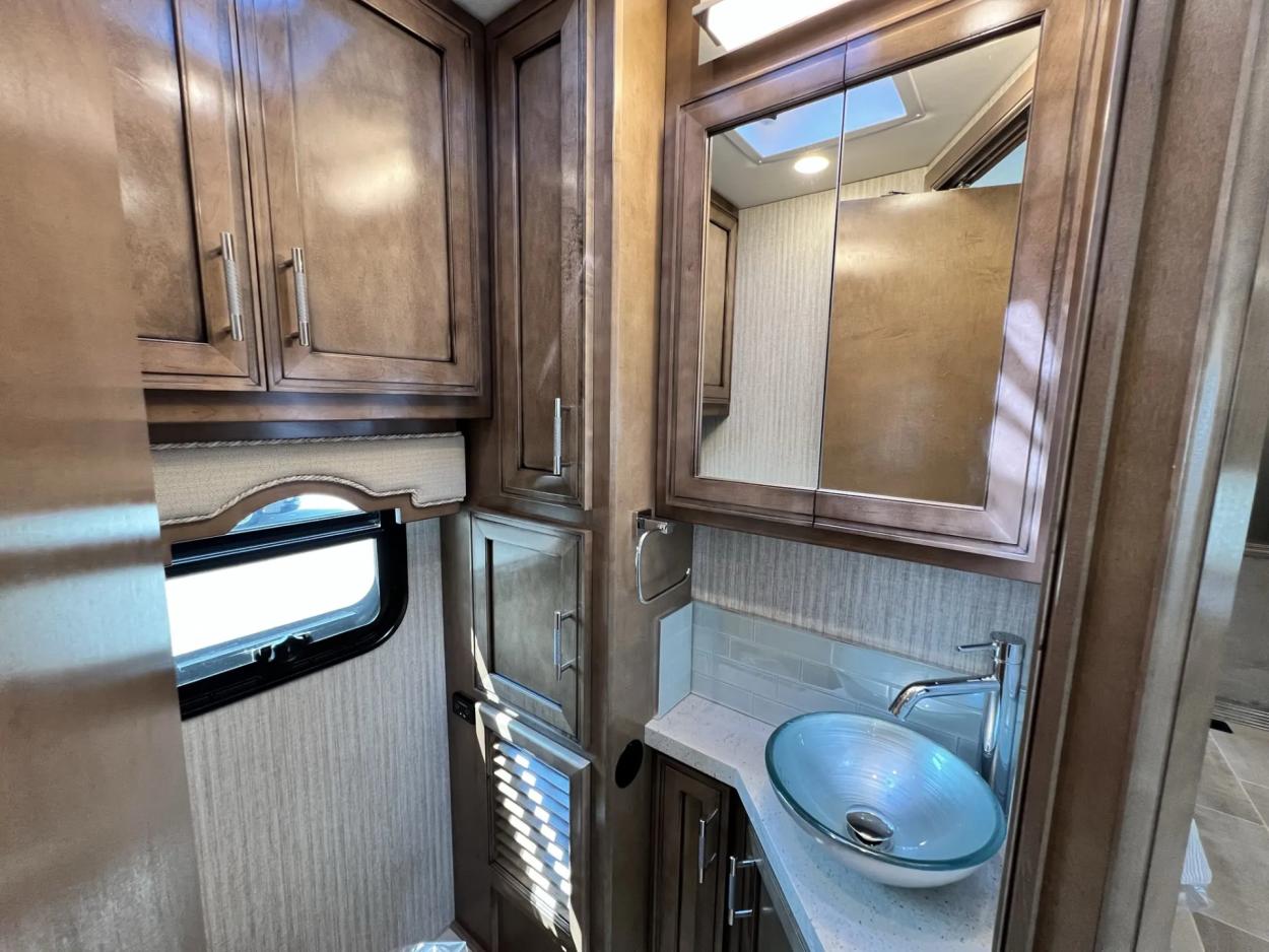 2023 Newmar Ventana 4037 | Photo 19 of 35