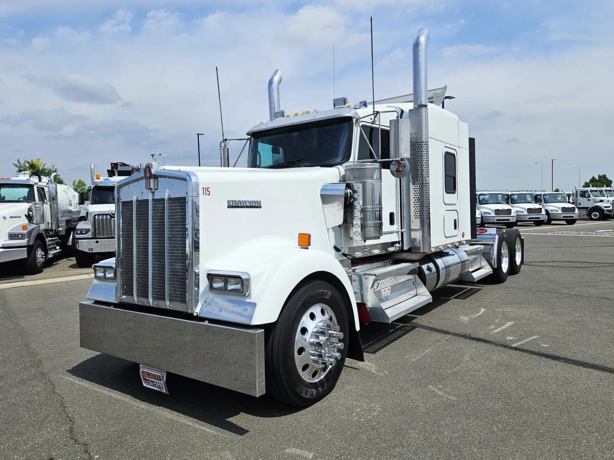 2020 Kenworth W900 | Photo 1 of 15