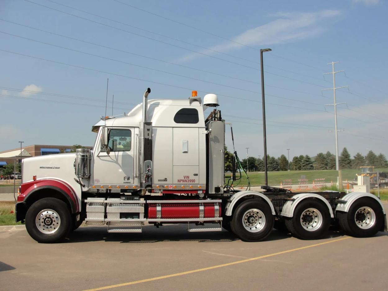 2022 Western Star 4900 | Photo 1 of 22