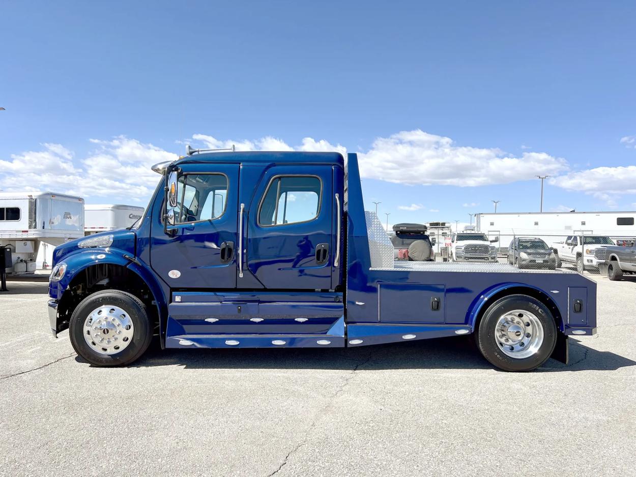 2024 Freightliner M2 106 Summit Hauler | Photo 3 of 25