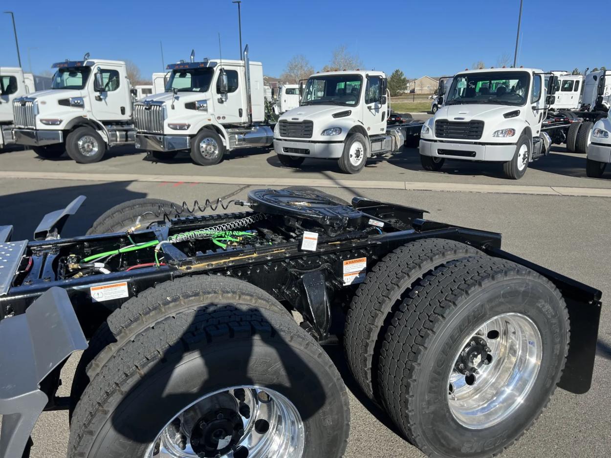 2025 Freightliner Cascadia 126 | Photo 13 of 18