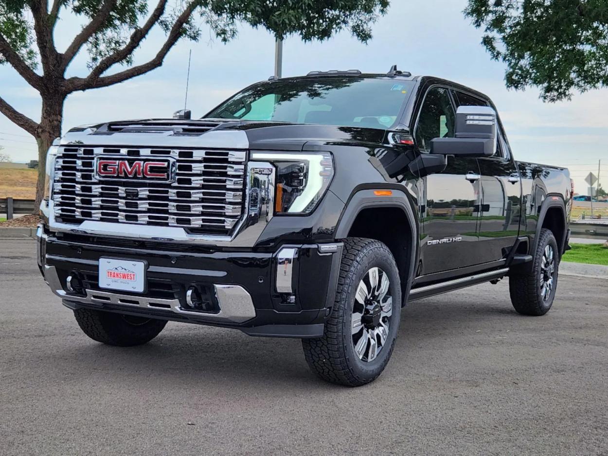 2024 GMC Sierra 2500HD Denali | Photo 3 of 28