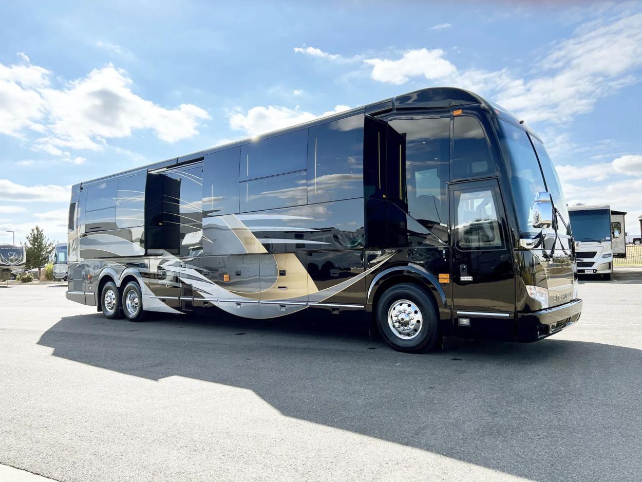 2023 Emerald Prevost H3-45