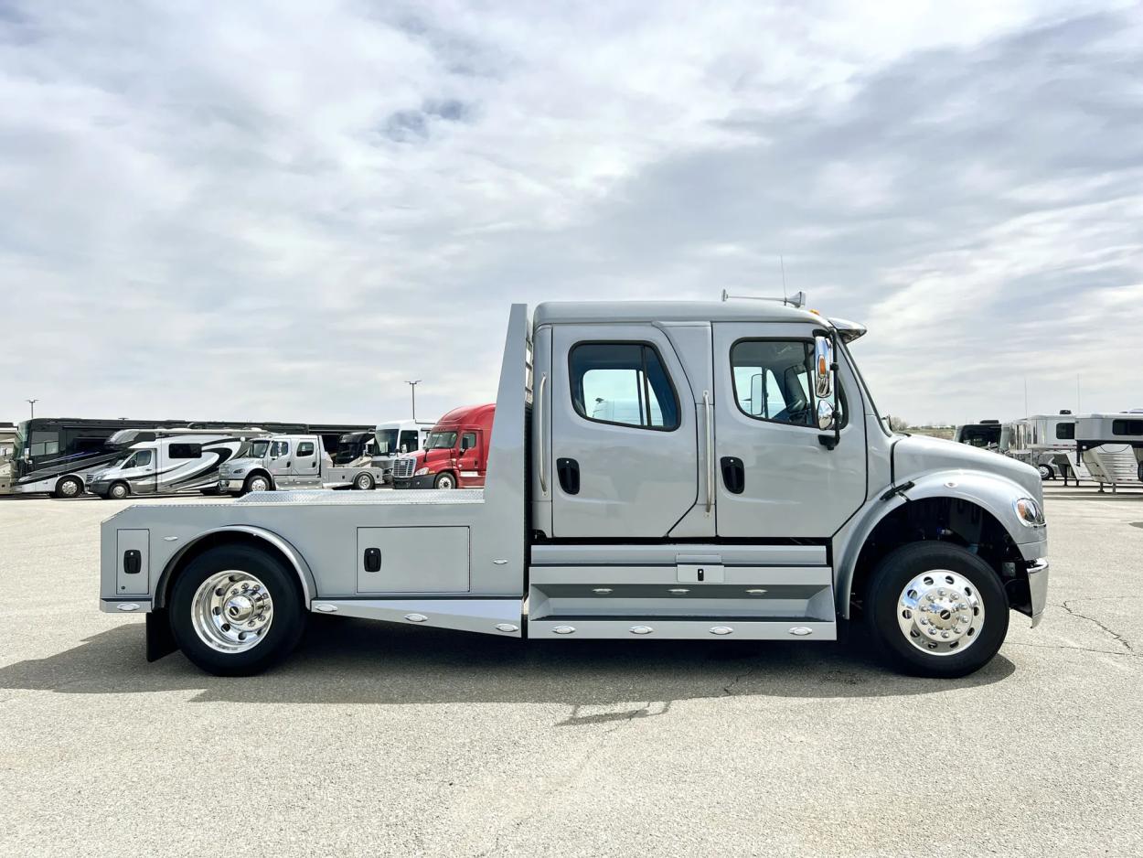 2024 Freightliner M2 106 Summit Hauler | Photo 20 of 27