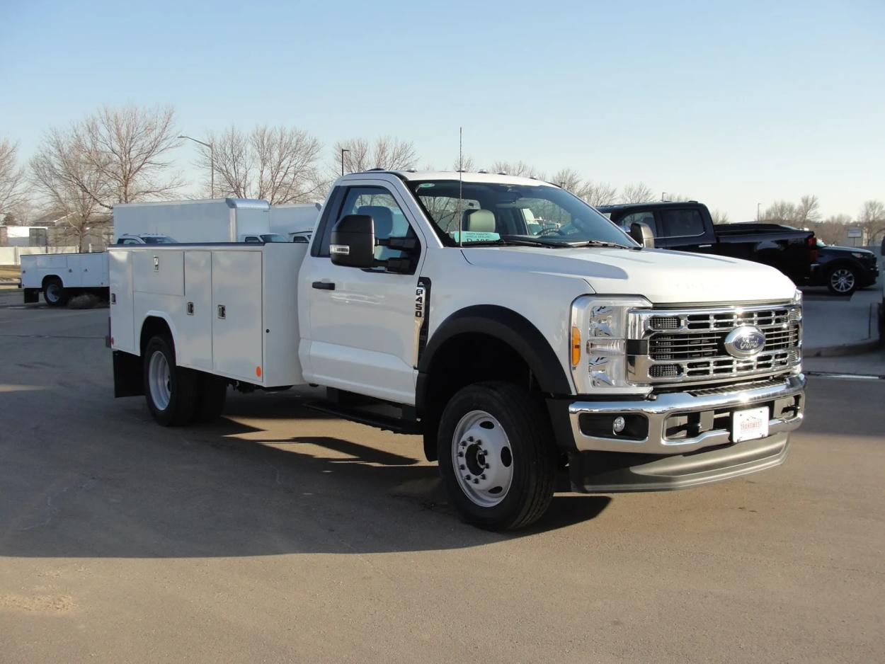 2023 Ford F-450 | Photo 7 of 10