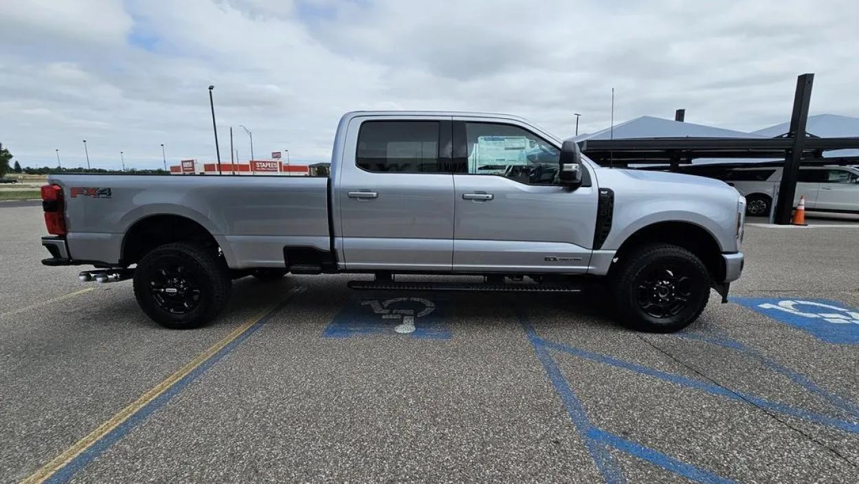 2024 Ford F-350SD | Photo 4 of 32