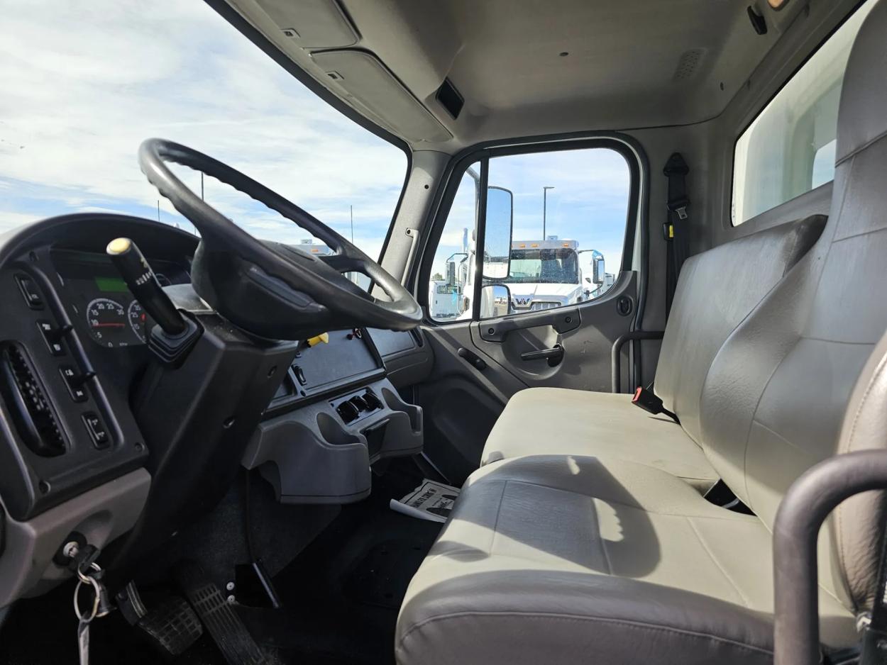 2018 Freightliner M2 106 | Photo 12 of 20