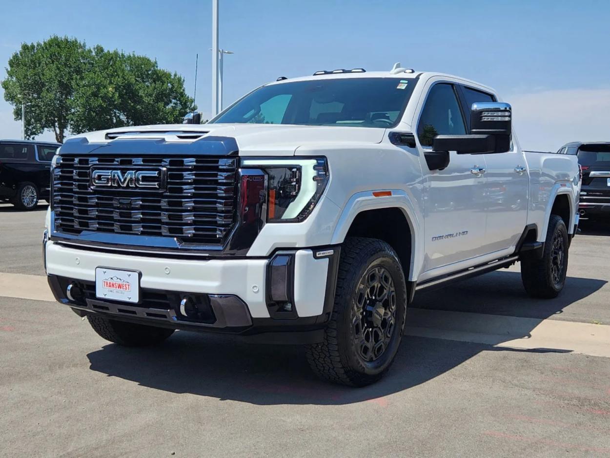 2024 GMC Sierra 2500HD Denali Ultimate | Photo 3 of 30