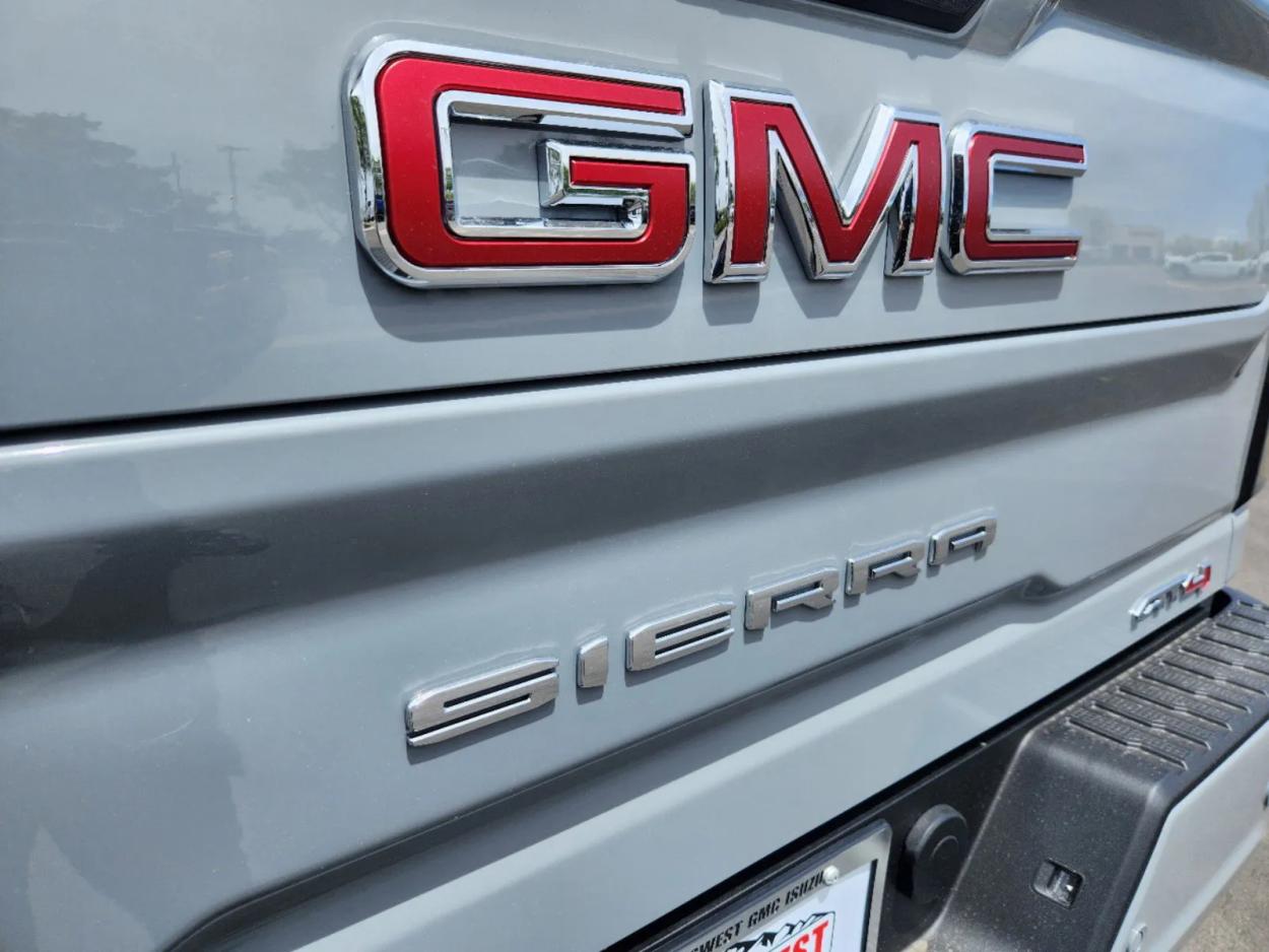 2024 GMC Sierra 2500HD AT4 | Photo 12 of 28