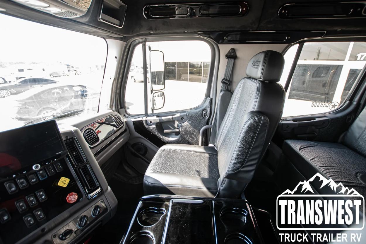 2023 Freightliner M2 106 Laredo | Photo 21 of 22