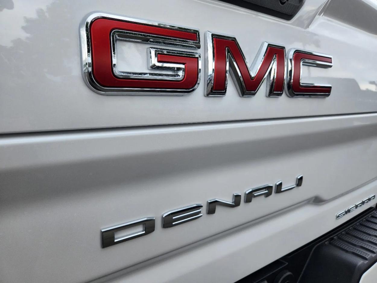 2024 GMC Sierra 3500HD Denali | Photo 4 of 28