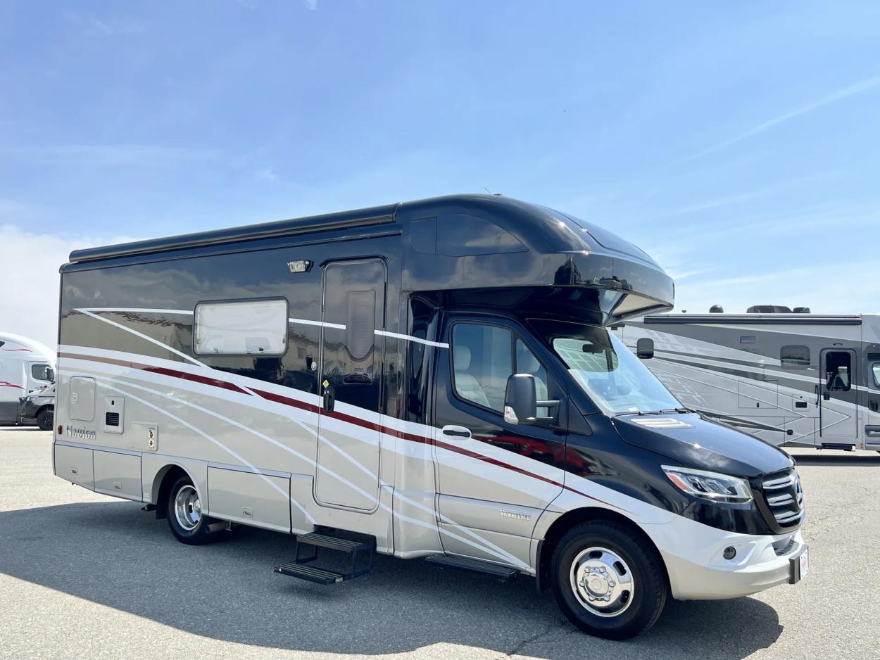 2022 Winnebago Navion 24D