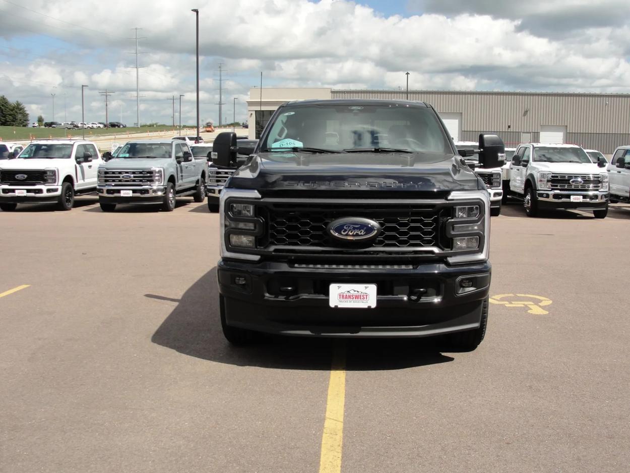 2024 Ford F-250 | Photo 8 of 14