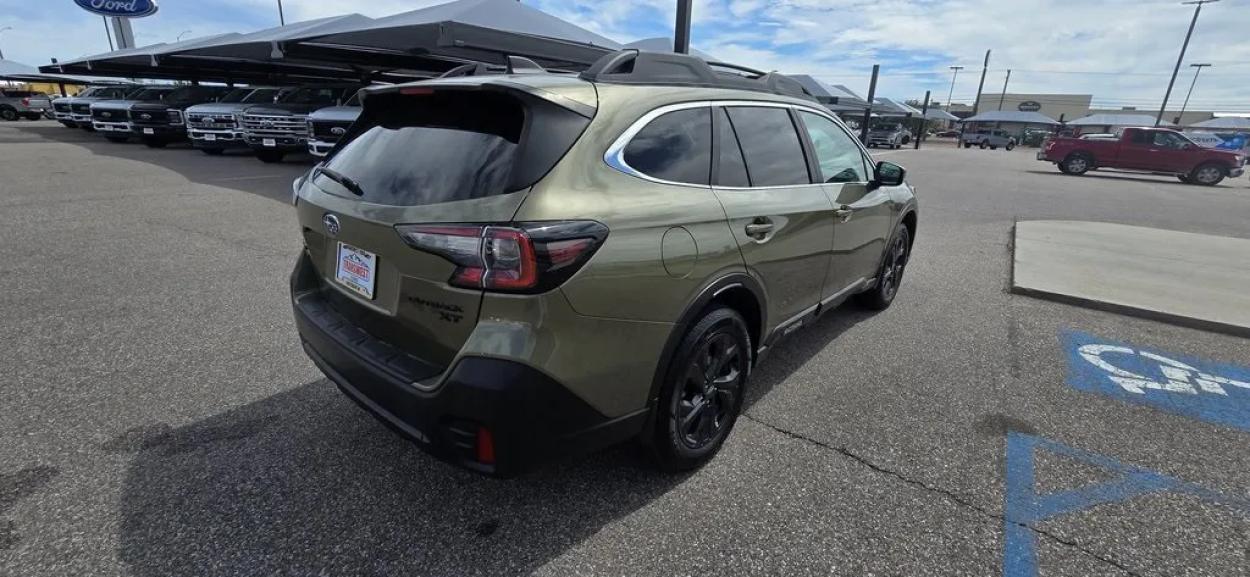 2021 Subaru Outback | Photo 5 of 31