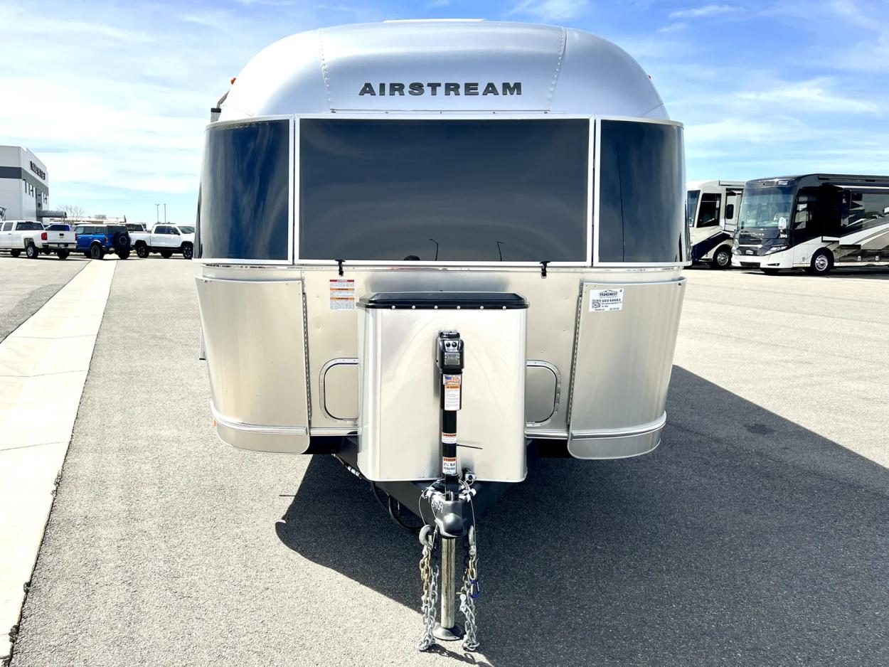 2023 Airstream Globetrotter M-27FB | Photo 22 of 23