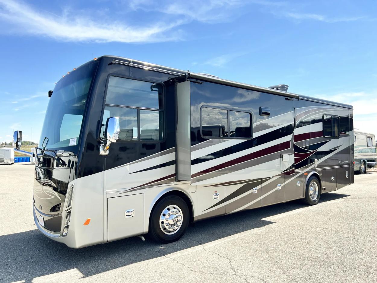 2017 Tiffin Allegro Breeze 32BR | Photo 19 of 27