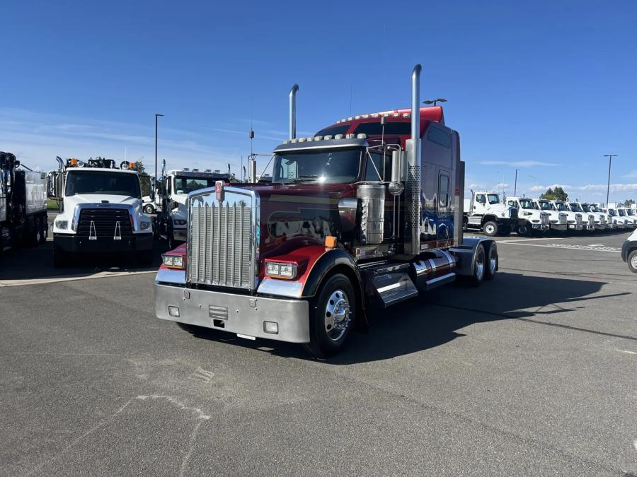 2022 Kenworth W900 | Photo 1 of 26