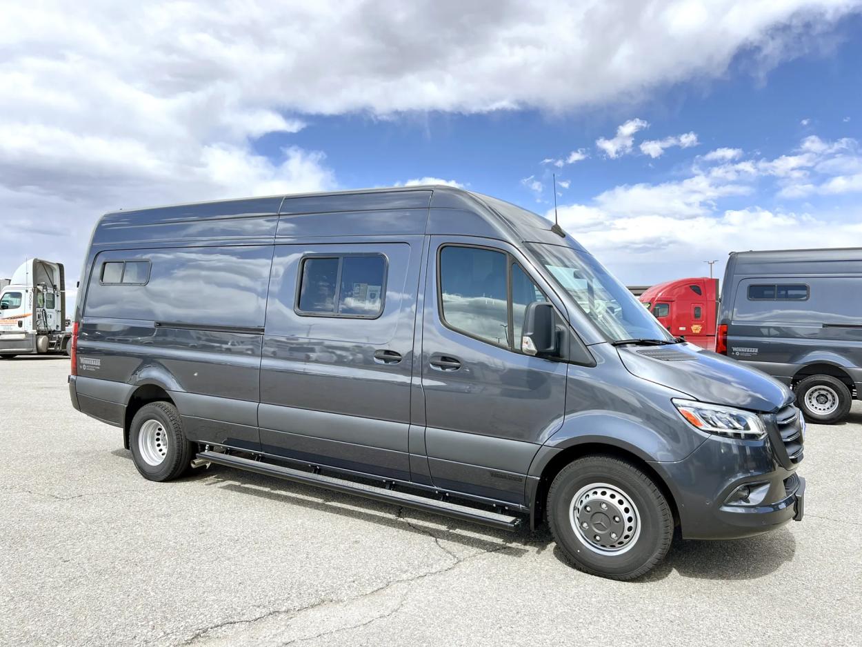 2023 Winnebago Adventure Wagon 70 SE 