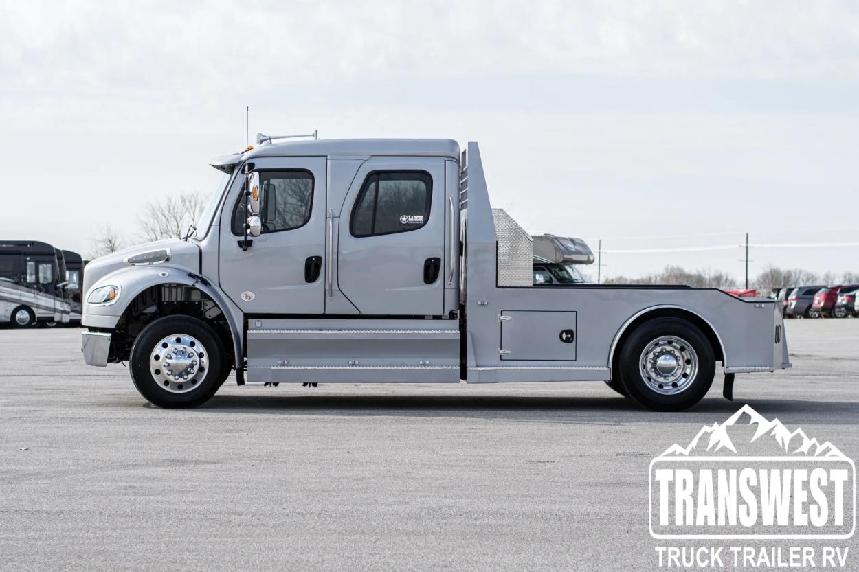 2023 Freightliner M2 106 Laredo | Photo 6 of 29